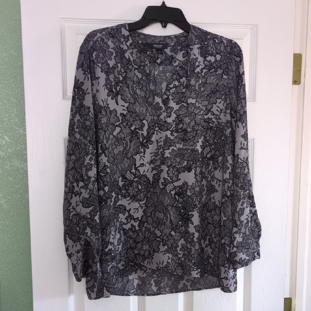 Simply Vera Vera Wang Black and Gray Floral Blouse